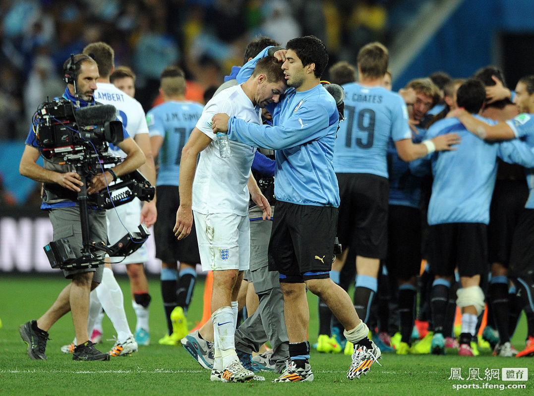 勒沃库森碾压英格兰,苏亚雷斯带队取胜 勒沃库森碾压英格兰,苏亚雷斯带队取胜