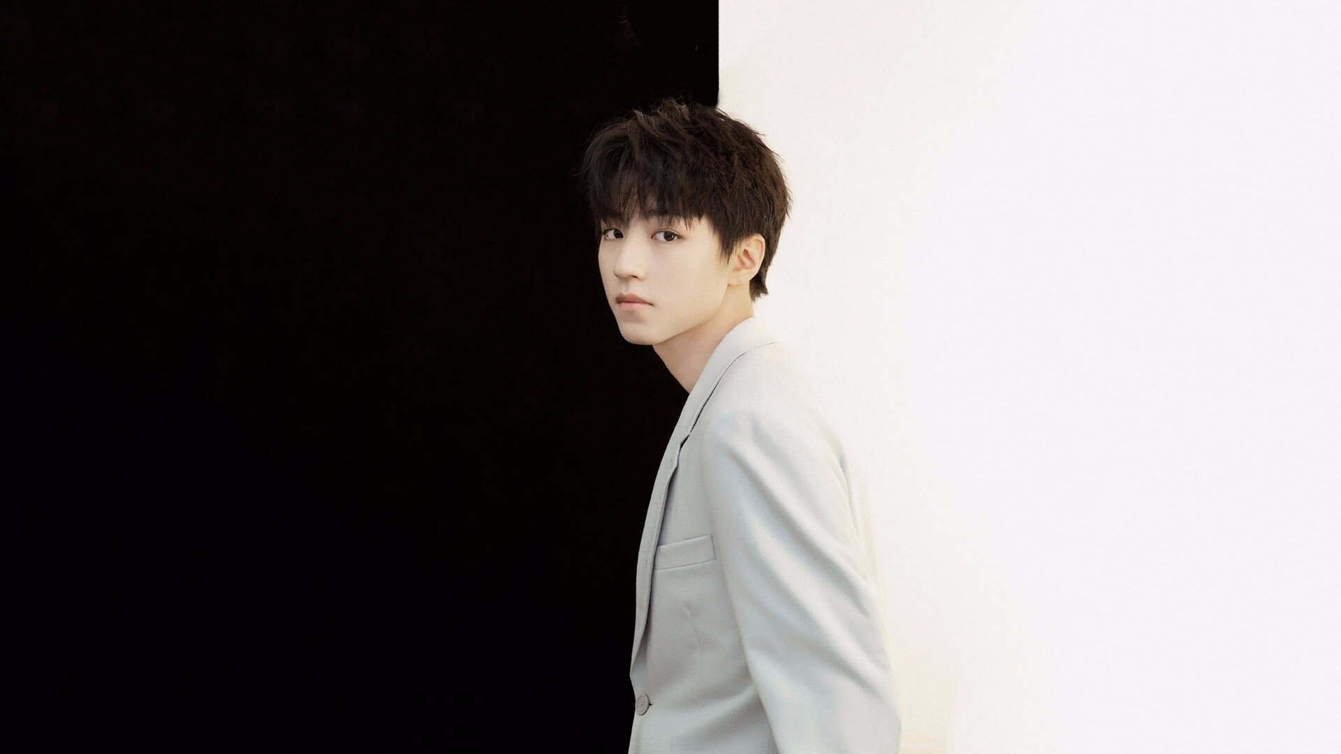 狂胜与接管，当集体风暴与个人神迹在篮球宇宙的两极同时上演