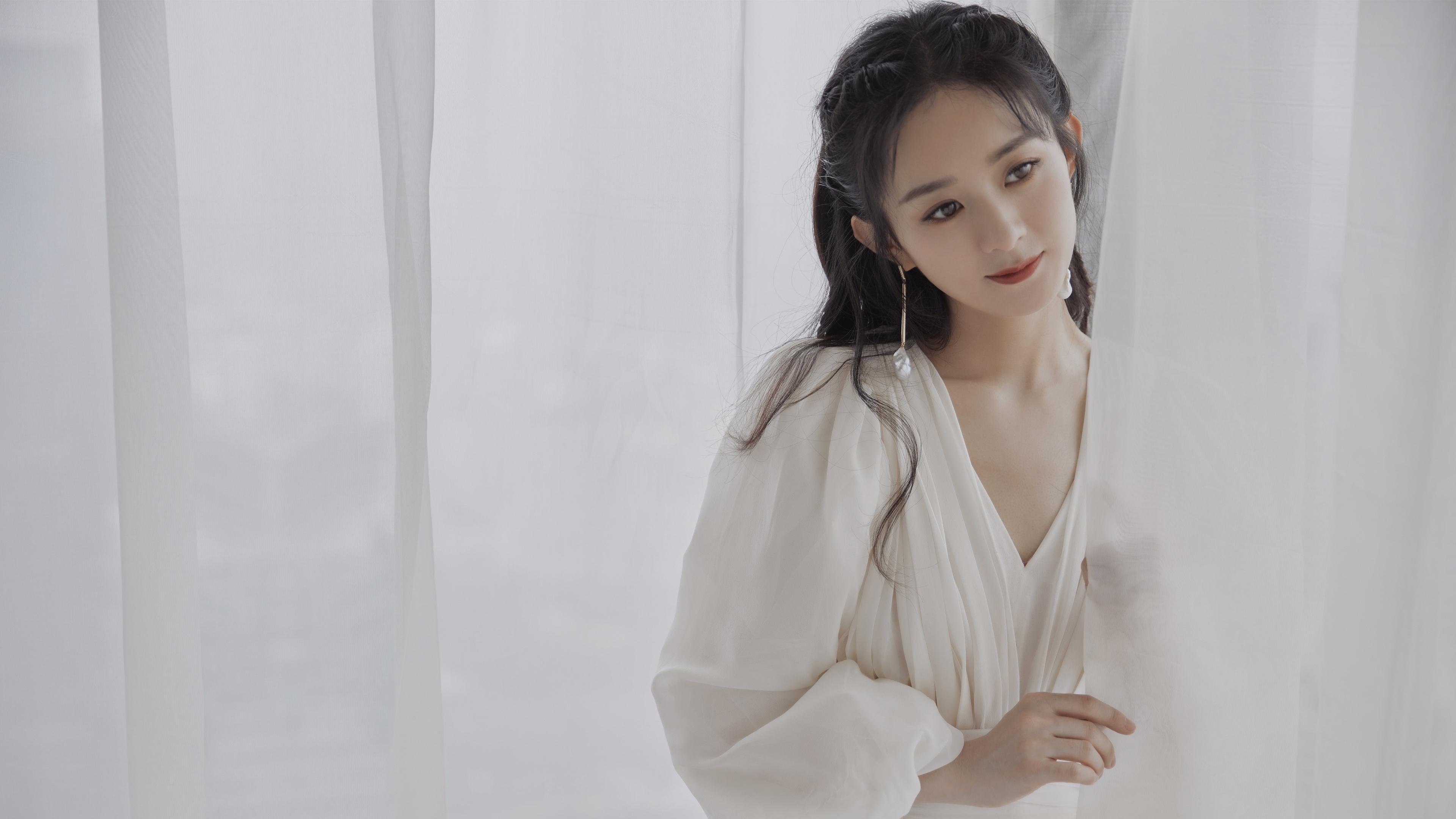 首先，我们来扩展思维，为这篇报道构思一个抓人眼球的标题